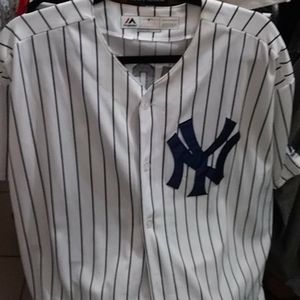 Men's baseball jersey use